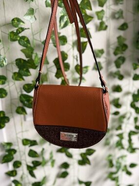 GUESS Two-Tone Brown Saddle Crossbody Bag